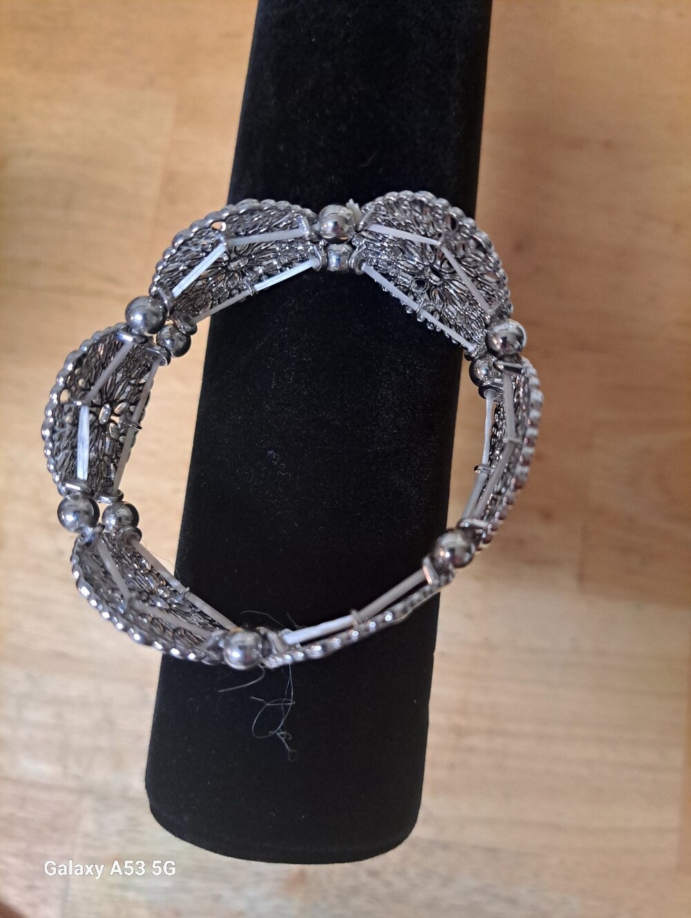 Source Unknown Silver Filigree Medallion Stretch Bracelet - Picture 2 of 3